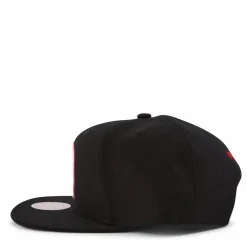 B Snapback