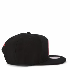 B Snapback